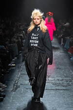 アンディサイデッド2024-25年秋冬コレクション - 夢への希望に煌めいて｜写真30