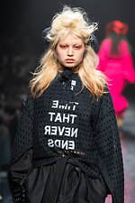 アンディサイデッド2024-25年秋冬コレクション - 夢への希望に煌めいて｜写真31