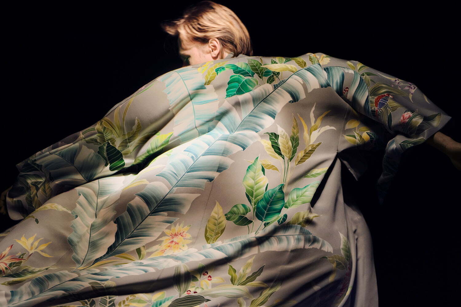 京友禅着物の老舗・千總「花と鳥と」メンズライン誕生、華やかな自然を描いたオートクチュール着物など