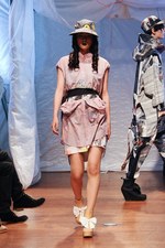 セレクトショップ「ヴット(Wut) 」のファッションショー - アーミーなバロック・スタイル｜写真20