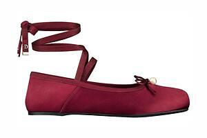DIOR バレエシューズ ディオール225-230ストラップ付きパンプス バレエの軽やかさを宿すディオール──特集：2024年の冬に欲しい