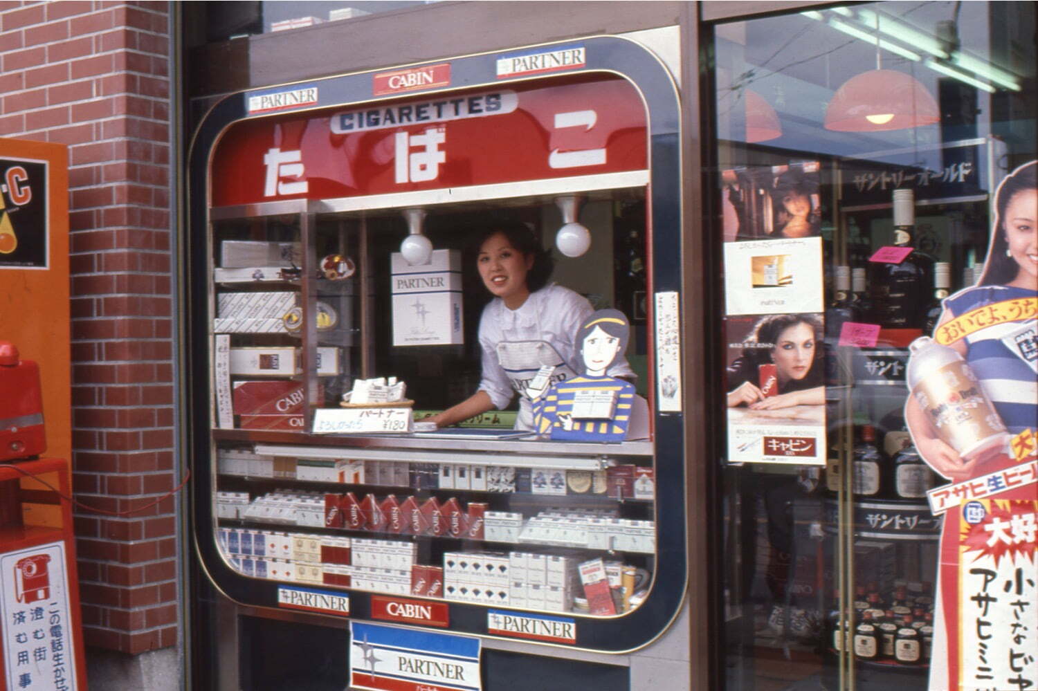 博物館｜特別展「たばこ屋大百科」たばこと塩の博物館で、“ショーケース付きカウンター”たばこ屋の店頭ができるまで