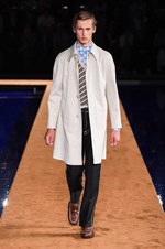 プラダ(PRADA) 2015年春夏メンズコレクション - 0番ステッチのテーラード｜写真67