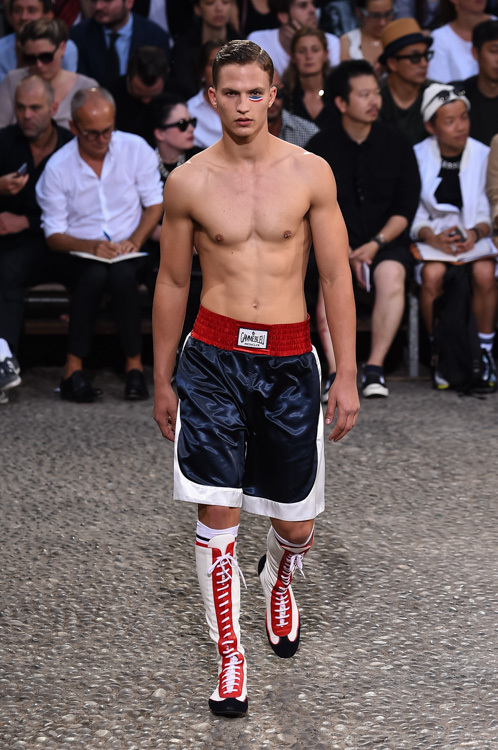 モンクレール ガム・ブルー(MONCLER GAMME BLEU) 2015年春夏ウィメンズ&メンズコレクション シルエット - 写真1