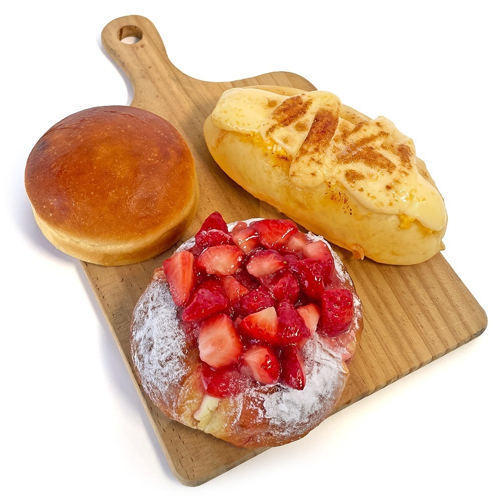 <ルート271(丹青)>
左上から時計回りに)「たっぷりクリームパン」303円、「マヨたまコーン」411円、「イチゴのマスカルポーネ」530円