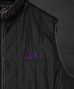 ニードルズ“パープルの蝶の刺繍”を施したキルティングベスト、アーバンリサーチ限定で｜写真3