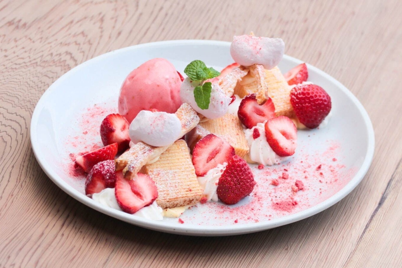 バームクーヘン｜京都「アトリエ京ばあむ」“たっぷり苺”×3種のクリームのミルフィーユプレート＆ジェラート