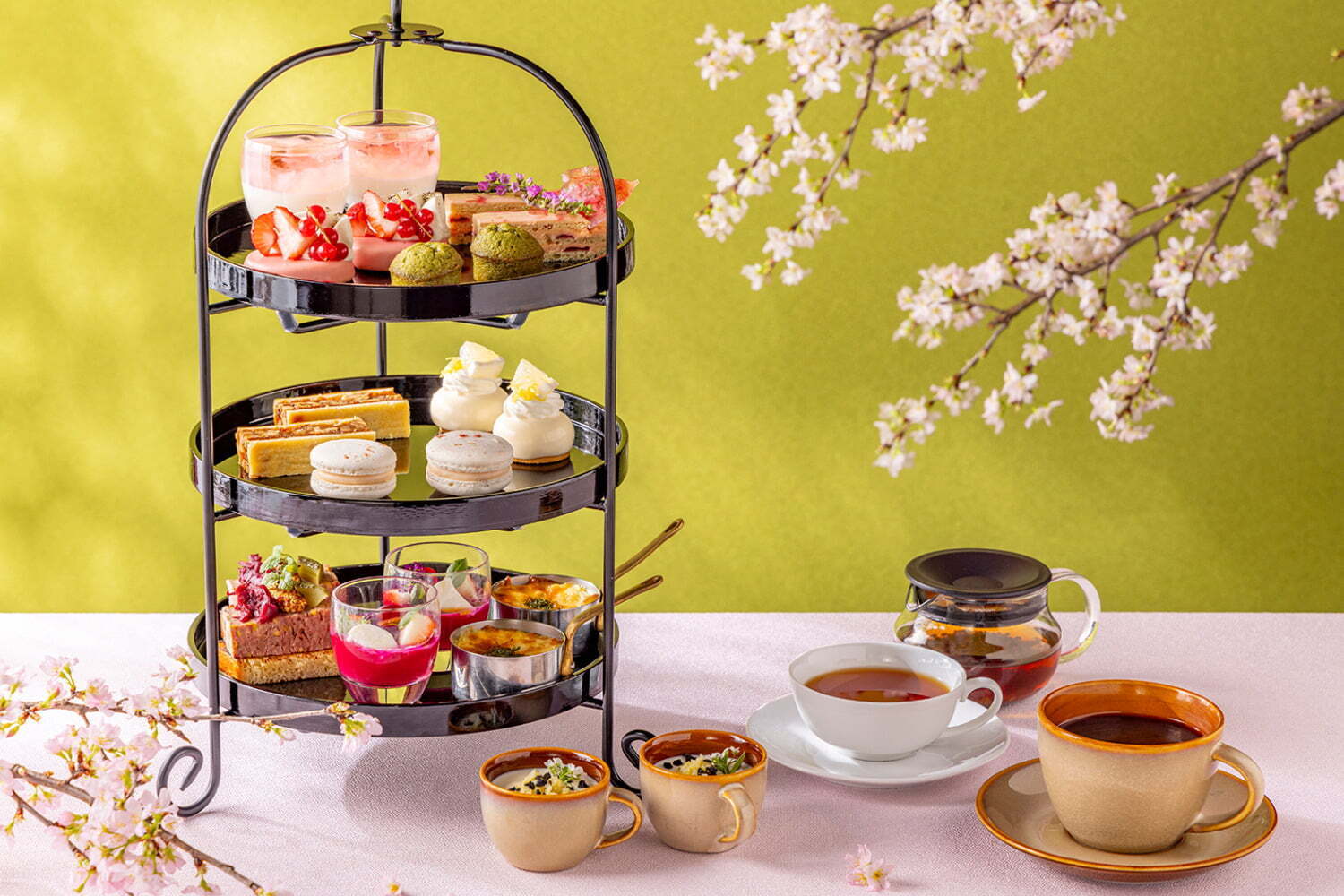 桜アフタヌーンティー｜プルマン東京田町の桜アフタヌーンティー、いちご×桜のケーキや“花びら”入りパンナコッタ