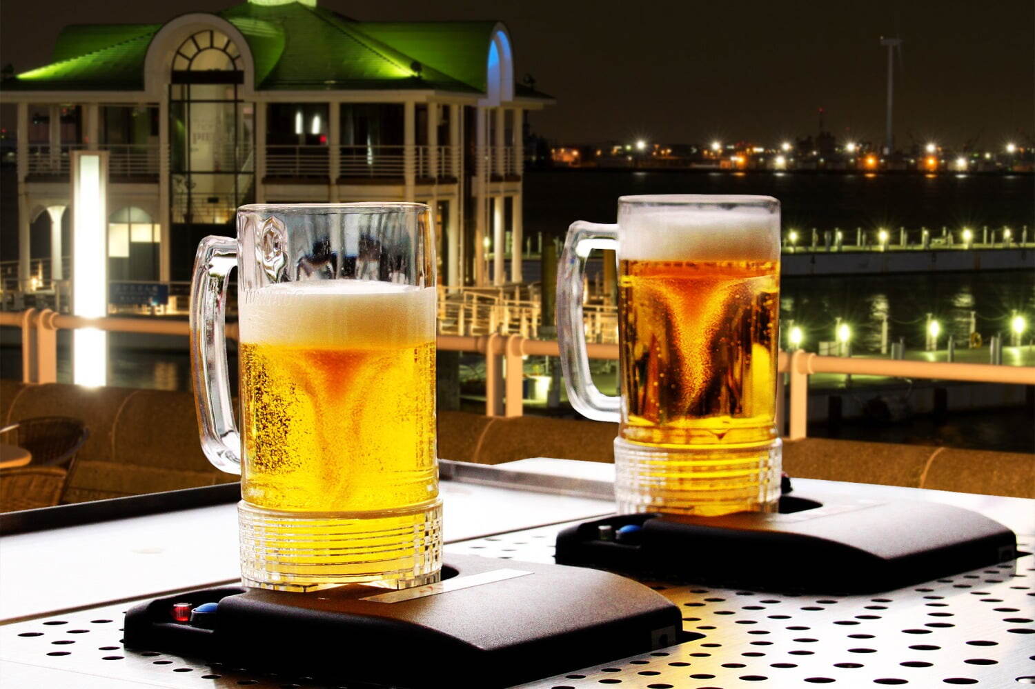 ワイン｜横浜・みなとみらいの海に最も近いビアガーデン「はまビア！」本格グリルを導入し各テーブルに設置