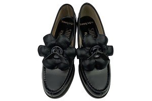 シーロン×ハルタのコラボローファー、大きな花＆煌めくリボンを