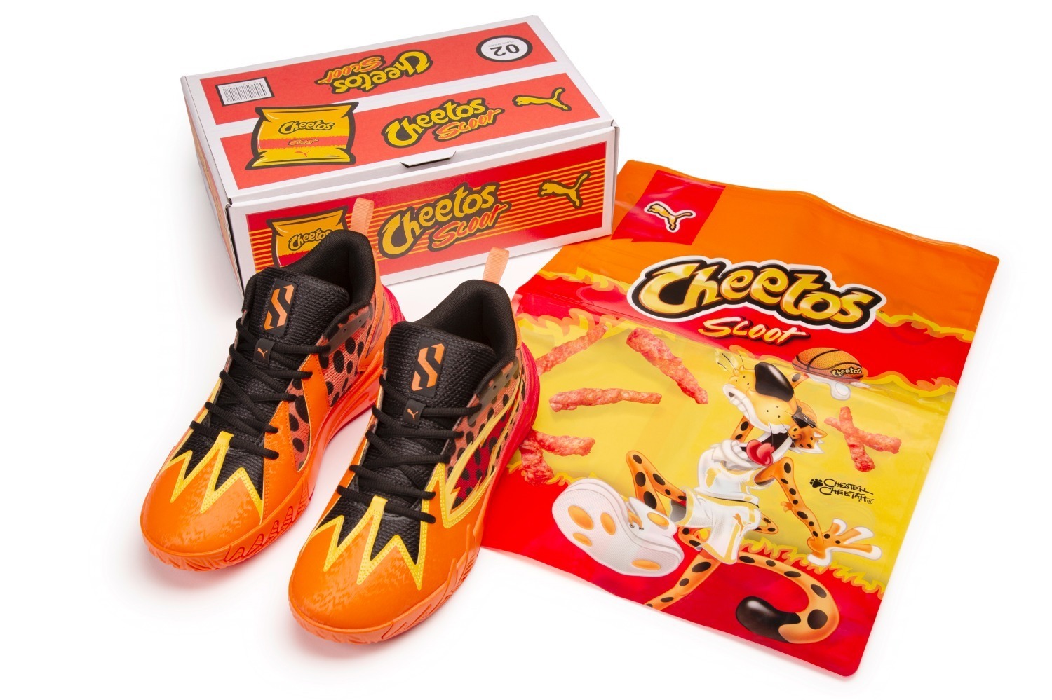 PUMA Cheetos チートスコラボ限定シューズ プーマ プーマから人気菓子「チートス」風シューズ、鮮やかオレンジ