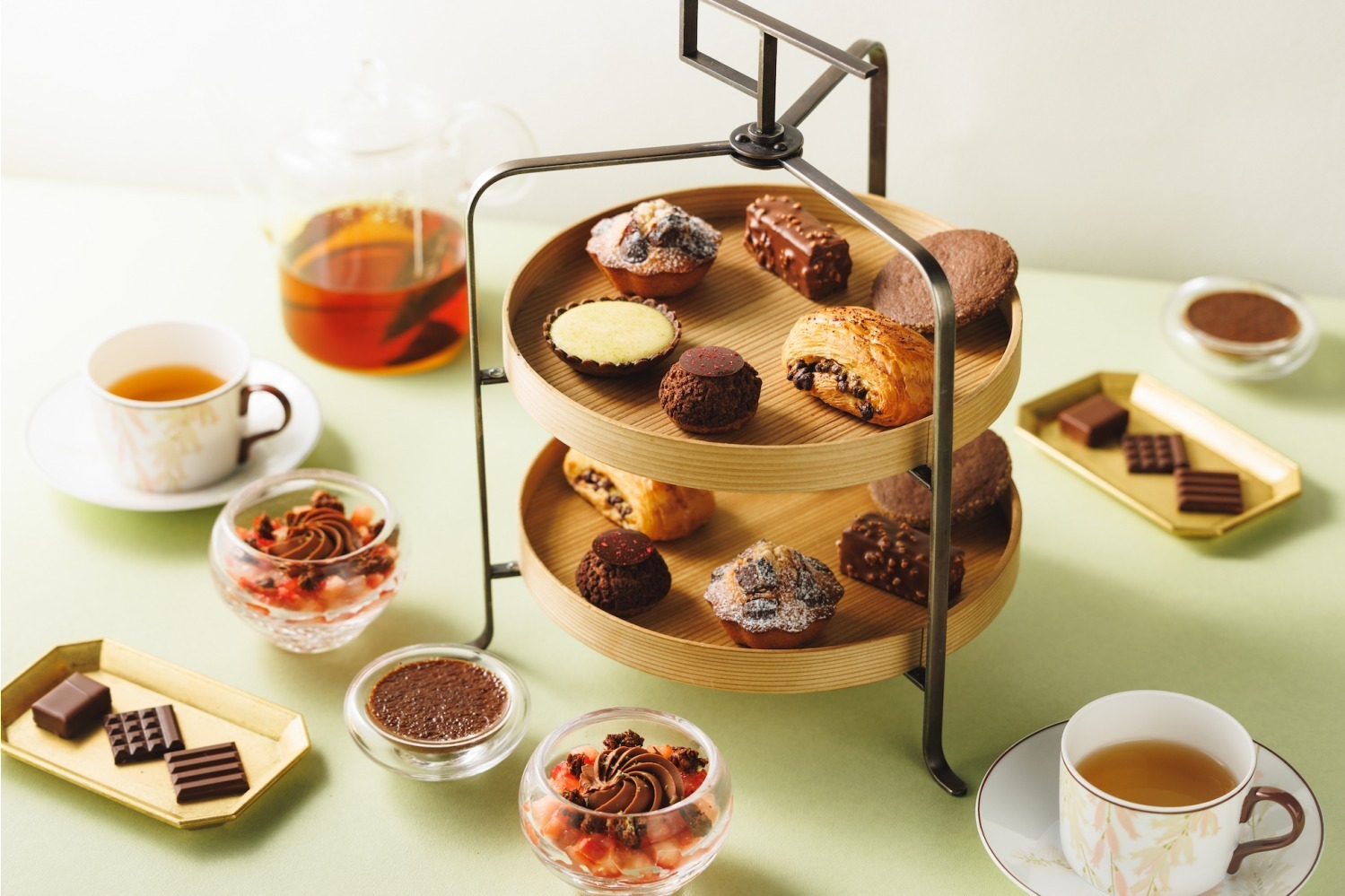 ル・ショコラ・アラン・デュカスの春限定アフタヌーンティー、爽やかライム香るチョコタルトなど