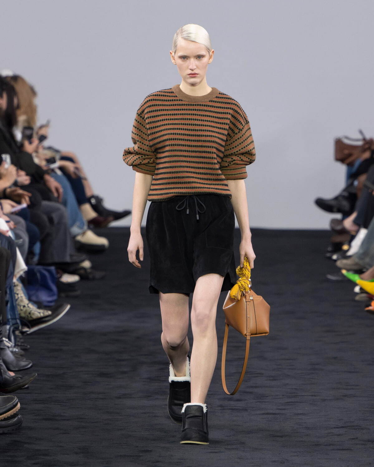 ジェイ ダブリュー アンダーソン(JW Anderson) 2024-25年秋冬ウィメンズコレクション  - 写真30