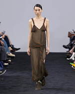 JW アンダーソン 2024年秋冬ウィメンズコレクション - レトロな洋服に“奇妙”なエッセンスを｜写真26