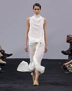 JW アンダーソン 2024年秋冬ウィメンズコレクション - レトロな洋服に“奇妙”なエッセンスを｜写真32