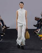 JW アンダーソン 2024年秋冬ウィメンズコレクション - レトロな洋服に“奇妙”なエッセンスを｜写真35