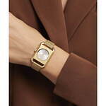 フルラのスクエア型ウィメンズ腕時計、ゴールドメッシュベルト＆イタリア産レザーベルトの2モデル｜写真6