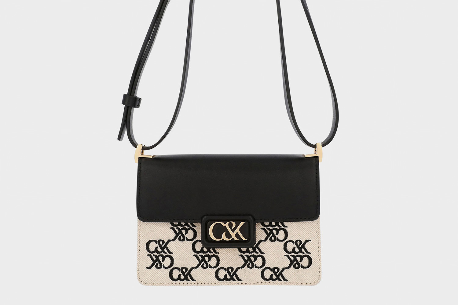 チャールズ＆キースの旗艦店が渋谷に、「C&K」ロゴを配したショルダーバッグやレザーウォレット