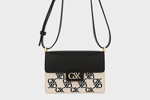 チャールズ＆キースの旗艦店が渋谷に、「C&K」ロゴを配したショルダーバッグやレザーウォレット