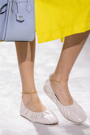 FENDI 最新作 バレリーナ フラットパンプス 本革レザー ブラック FENDI 最新作 バレリーナ フラットパンプス 本革レザー ブラック