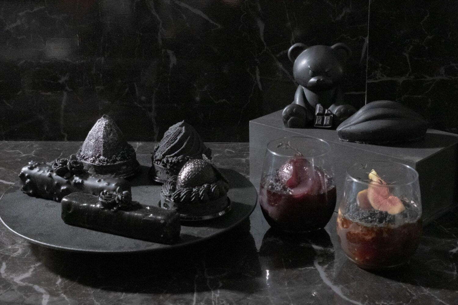 チーズ｜ブラックパリ“真っ黒”な新作チョコ＆チーズテリーヌが大阪に、黒ワインとラムに漬けたレーズン入り