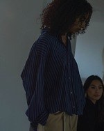 人気ブランドの「メンズシャツ」24年春夏、カジュアルコーデに使える長袖シャツや“透け感”半袖シャツ｜写真9