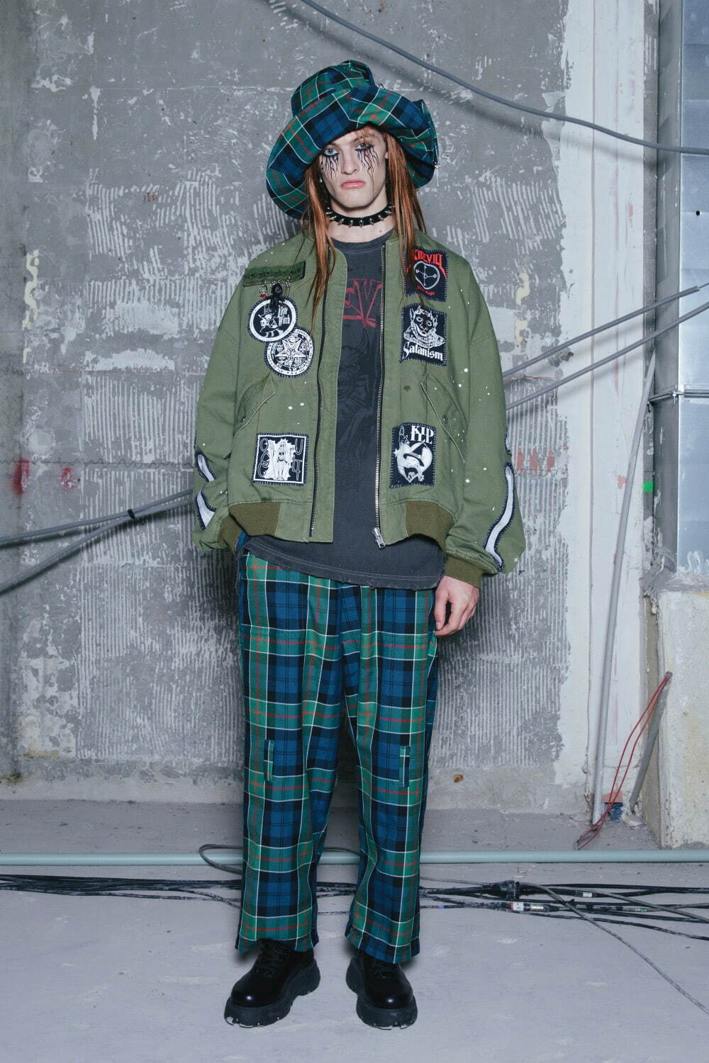 PATCH MA-1 JACKET 176,000円、LOOSE FIT BONDAGE PANTS 70,400円