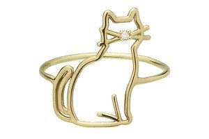 アリータの定番“猫”アクセサリー、優雅なおすわりモチーフのリングやダイヤモンドを飾ったピアス