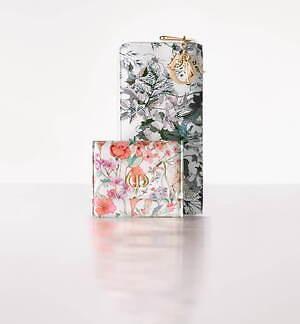 ディオール24年新作ウォレット、スカーレットやハイビスカスを描いたミニ＆長財布｜写真7