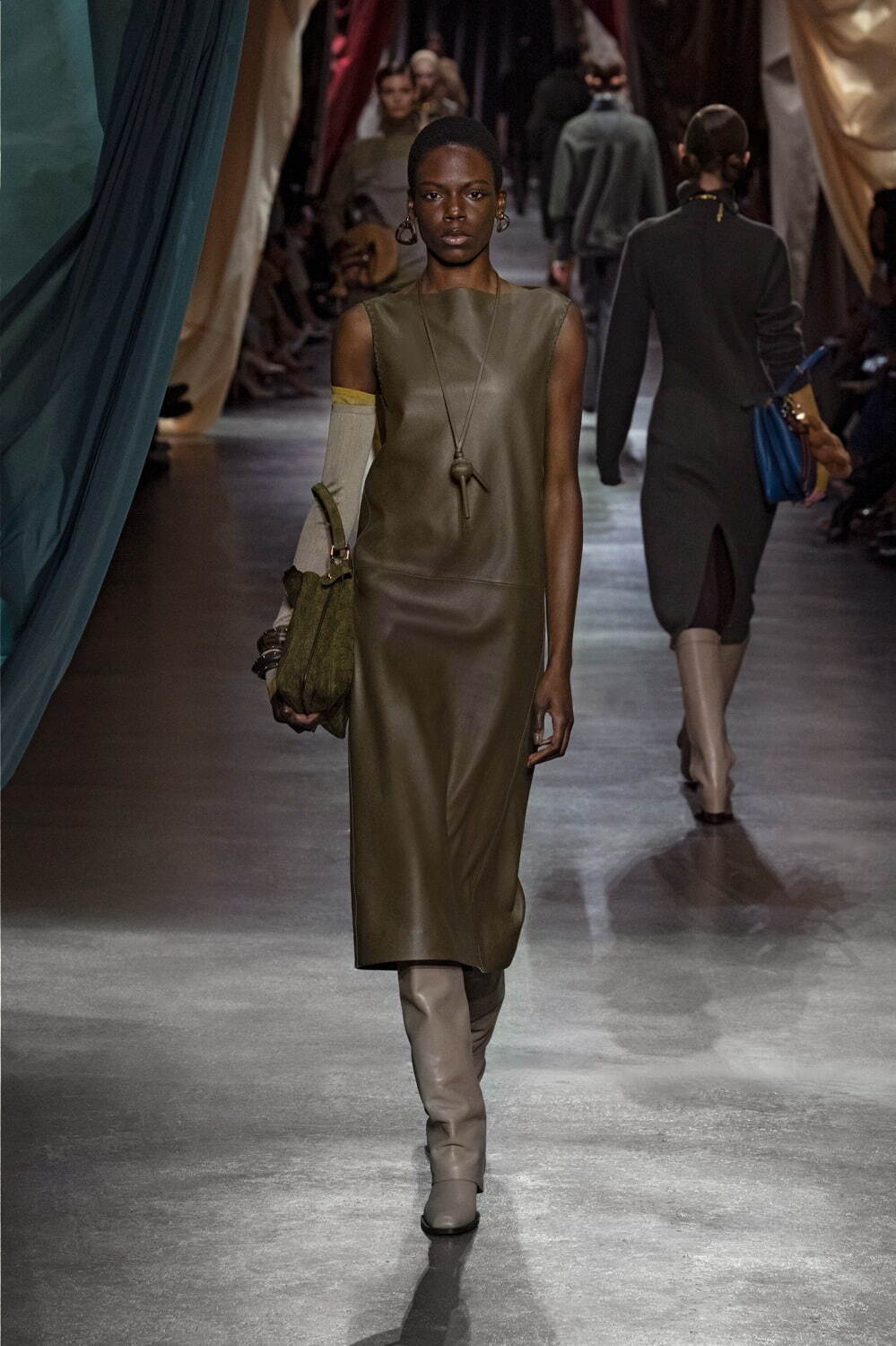 フェンディ(FENDI) 2024-25年秋冬ウィメンズコレクション  - 写真31