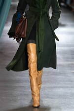 フェンディ 2024-25年秋冬ウィメンズコレクション - 英国とローマの共鳴が生む歓楽｜写真25