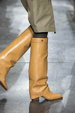 フェンディ 2024-25年秋冬ウィメンズコレクション - 英国とローマの共鳴が生む歓楽｜写真35