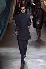 フェンディ 2024-25年秋冬ウィメンズコレクション - 英国とローマの共鳴が生む歓楽｜写真67