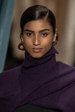 フェンディ 2024-25年秋冬ウィメンズコレクション - 英国とローマの共鳴が生む歓楽｜写真71