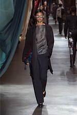 フェンディ 2024-25年秋冬ウィメンズコレクション - 英国とローマの共鳴が生む歓楽｜写真85