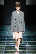 プラダ 2024年秋冬ウィメンズコレクション - 研ぎ澄ます歴史の諸断片｜写真8