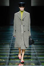 プラダ 2024年秋冬ウィメンズコレクション - 研ぎ澄ます歴史の諸断片｜写真26