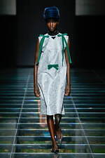 プラダ 2024年秋冬ウィメンズコレクション - 研ぎ澄ます歴史の諸断片｜写真51