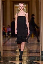 オニツカタイガー 2024-25年秋冬コレクション - 無機質な都市の冬景色｜写真3