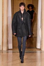 オニツカタイガー 2024-25年秋冬コレクション - 無機質な都市の冬景色｜写真6