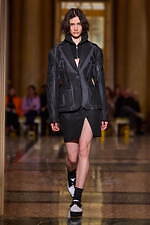 オニツカタイガー 2024-25年秋冬コレクション - 無機質な都市の冬景色｜写真18