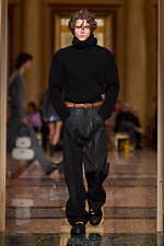 オニツカタイガー 2024-25年秋冬コレクション - 無機質な都市の冬景色｜写真25