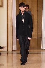 オニツカタイガー 2024-25年秋冬コレクション - 無機質な都市の冬景色｜写真27