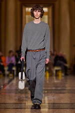 オニツカタイガー 2024-25年秋冬コレクション - 無機質な都市の冬景色｜写真28