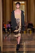 オニツカタイガー 2024-25年秋冬コレクション - 無機質な都市の冬景色｜写真33