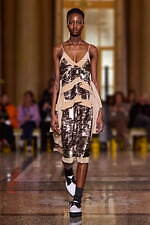 オニツカタイガー 2024-25年秋冬コレクション - 無機質な都市の冬景色｜写真35