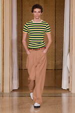 オニツカタイガー 2024-25年秋冬コレクション - 無機質な都市の冬景色｜写真39