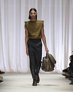 エムエム6 メゾン マルジェラ 2024年秋冬コレクション - 異化をもたらす抽象の試行｜写真18