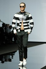 エンポリオ アルマーニ 2015年春夏コレクション - “ライン”を超えて混じり合う伝統と革新｜写真41