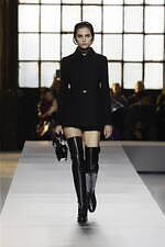 グッチ 2024年秋冬ウィメンズコレクション - 身体に立ち現れるエレガンス｜写真1